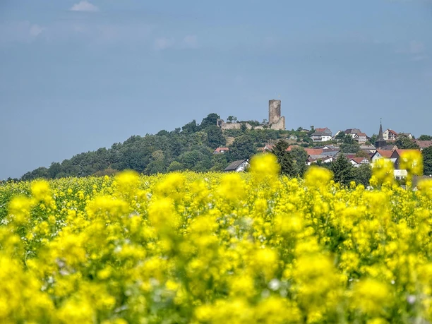 Burg Mellnau in Wetter im Sommmer