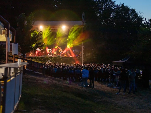 Bühne bei Nacht