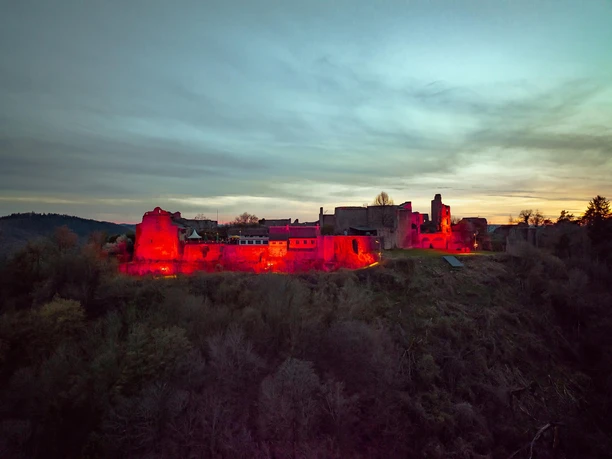 Madenburg beim Rosa Leuchten