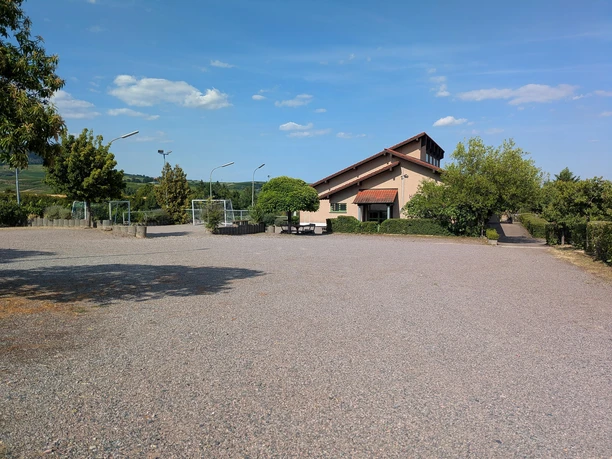 Das Dorfgemeinsschafthaus in Birkweiler-Parkplatz