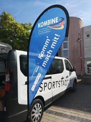Der Bewegungsbus lädt zum Mitmachen ein.