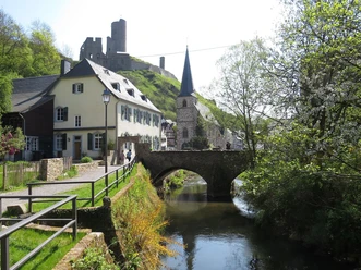 Pfarrkirche im Frühling