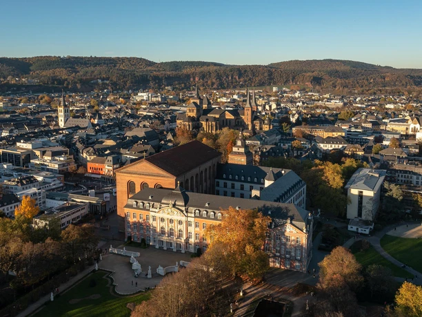 Luftbild Kurfürstliches Palais und Basilika
