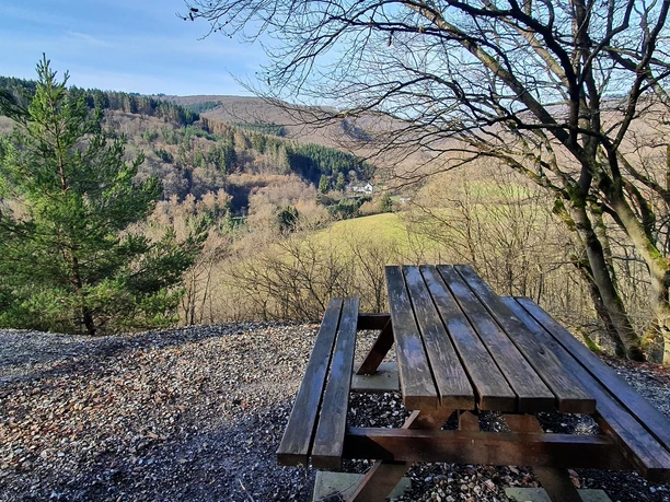 Picknickbank an der Grube