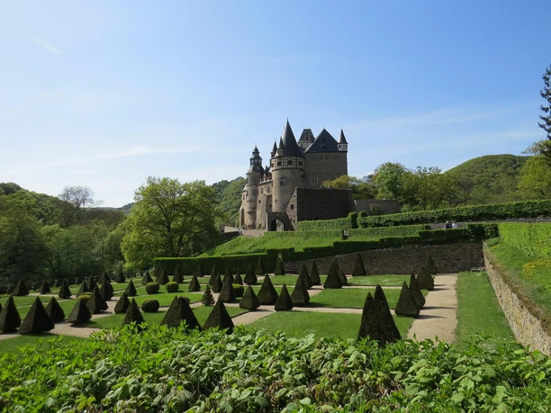 Schloss Bürresheim mit barockem Garten