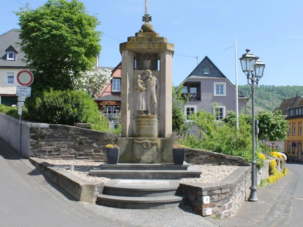 Ehrenmal 2