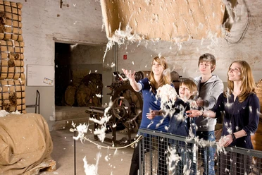 Familienführung durch die Tuchfabrik Müller
