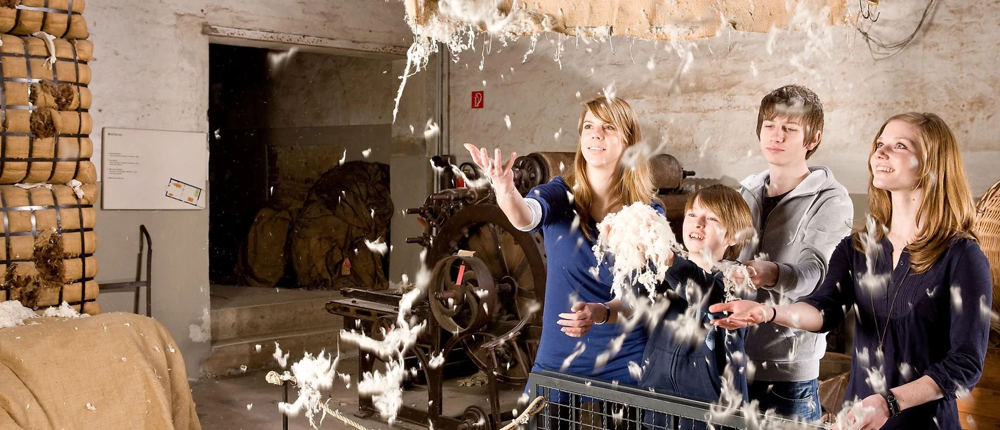 Familienführung durch die Tuchfabrik Müller