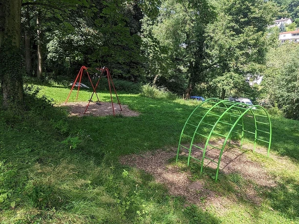 Schaukeln und Klettern