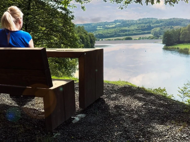 Hier lässt sich der Ausblick auf den See genießen