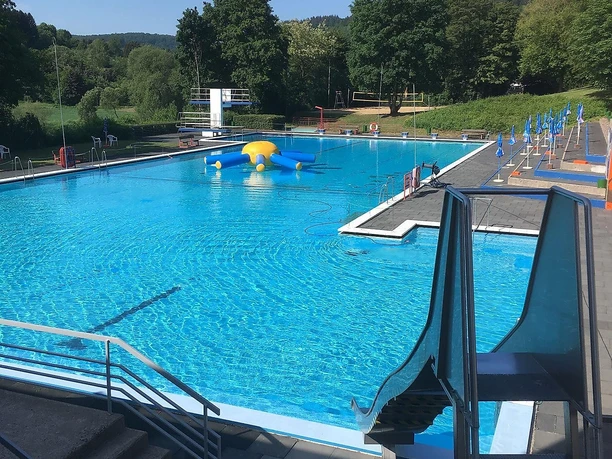 Freibad Bollendorf mit Rutsche