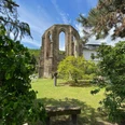 Foto Klostergarten Oberwesel mit Kirchenruine @Rei