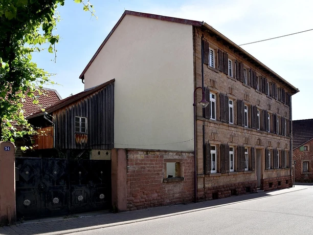 Arbeiterwohnhaus von der Seite Arbeiterwohnhaus von der Seite