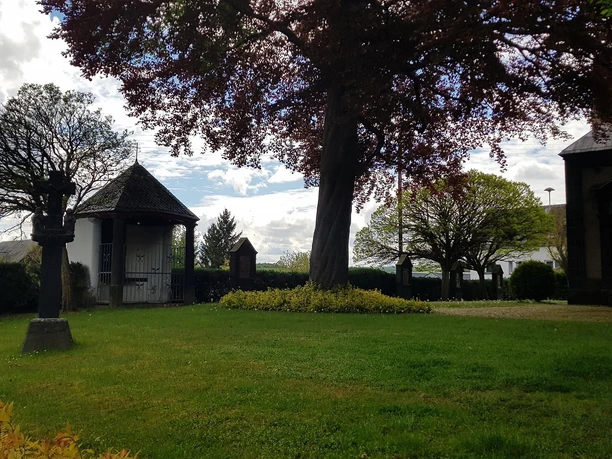 Gartenanlage im Bereich der Pfarrkirche