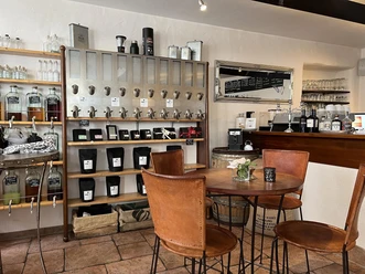 Kaffeebar mit Sitzgelegenheit