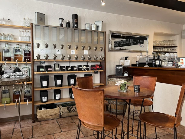 Kaffeebar mit Sitzgelegenheit