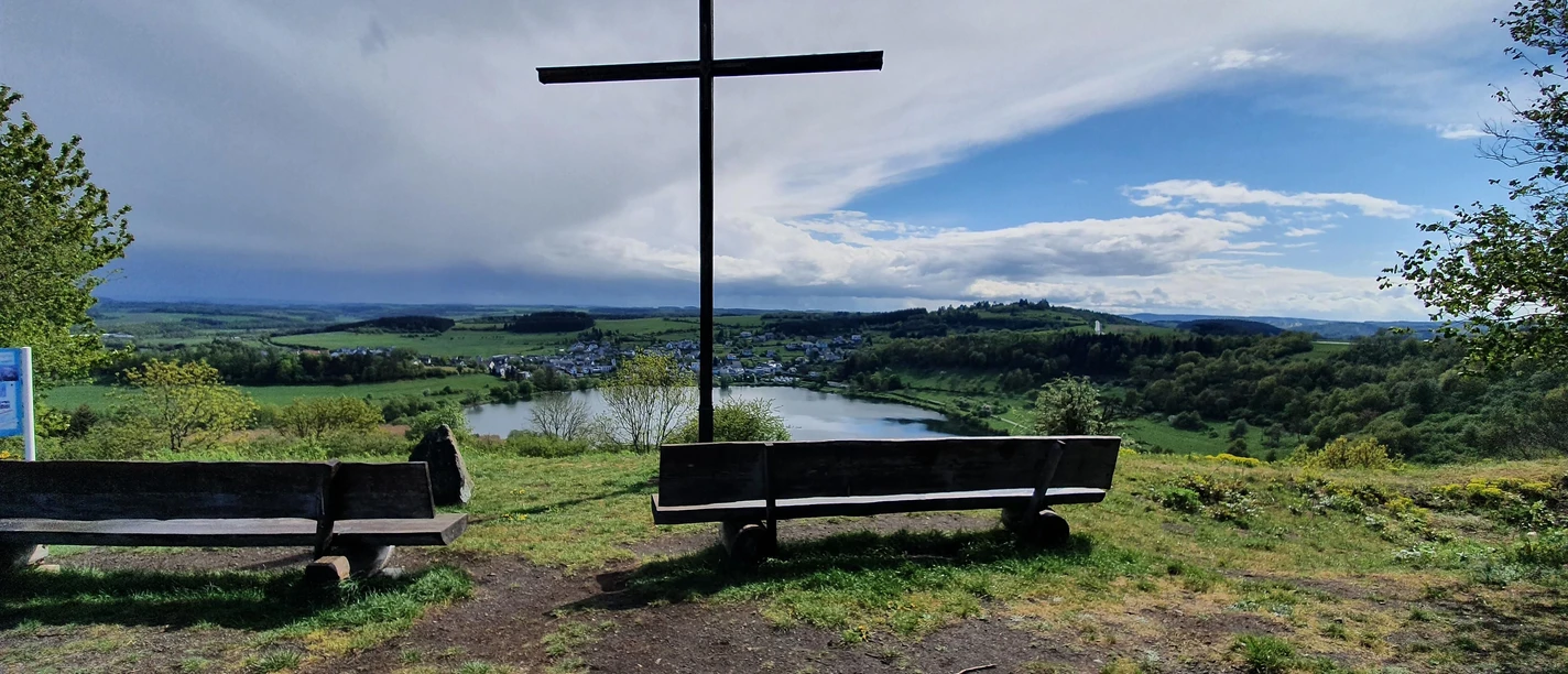 Blick auf das Schalkenmehrener Maar