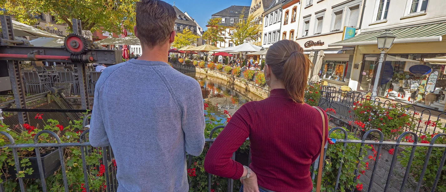 Blick auf den Wasserfall Saarburg