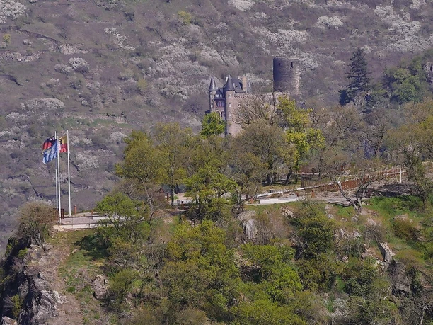 Loreleyplateau mit Burg Katz