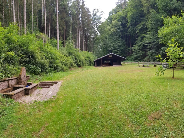Grillplatz und Schutzhütte am Kaltenbrunnen Donsie