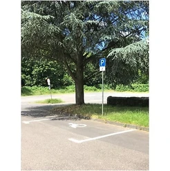 Parkplatz für Menschen mit Behinderung