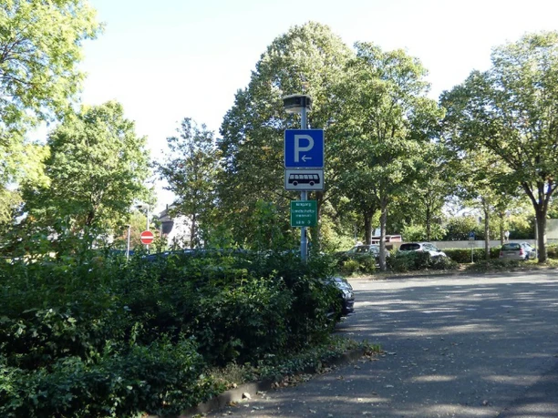 Busparkplatz gegenüber vom Landschaftsmuseum
