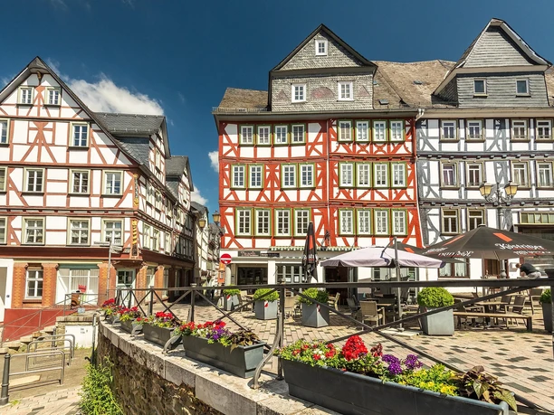 Blick auf Fachwerkhäuser am Kornmarkt