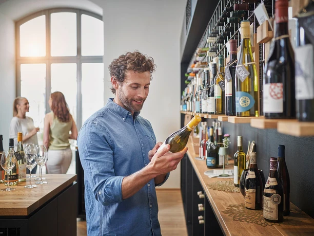 Weineinkauf in der Ingelheimer Vinothek