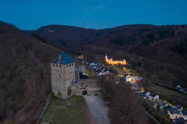 Burg Sayn am Abend