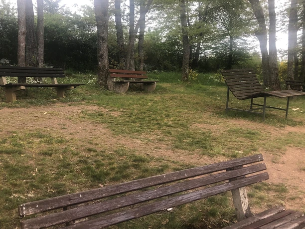 Ruhebänke an der Oase