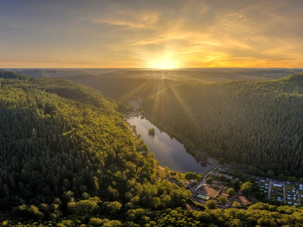 Clausensee mit Campingplatz und Restaurant