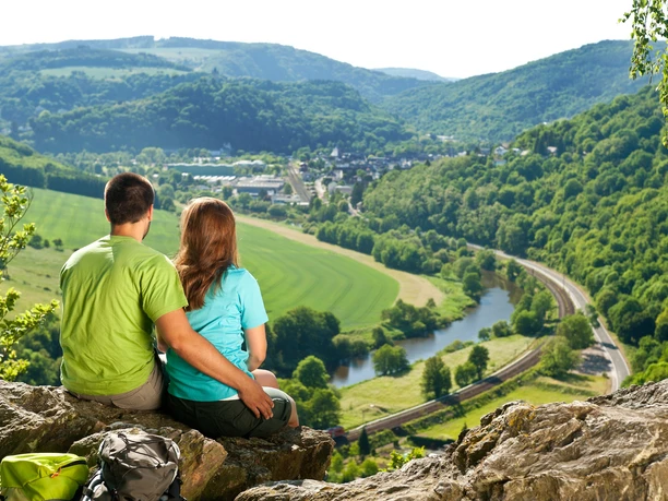 Blick von der Hohen Lay auf die Lahn und Nassau