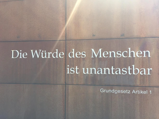 Die Würde des Menschen Die Würde des Menschen