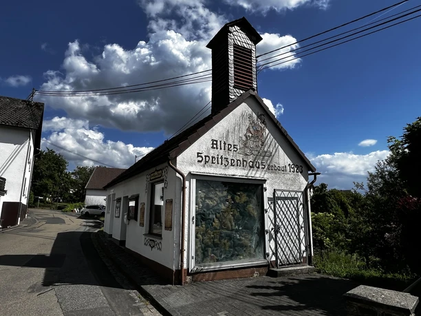 Altes Spritzenhaus mit Waagenmuseum und Bücherst.
