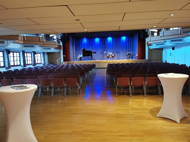 Bestuhlter Festsaal