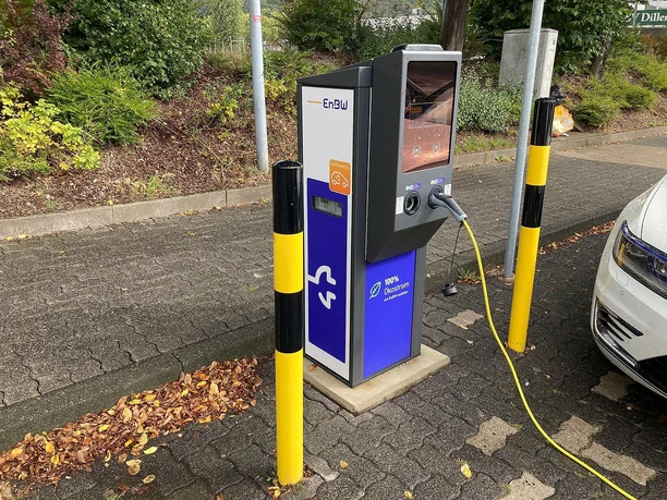 Parkplatz und Ladestation Aquarenabad Dillenburg 2