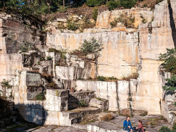 Der römische Steinbruch "Kriemhildenstuhl"