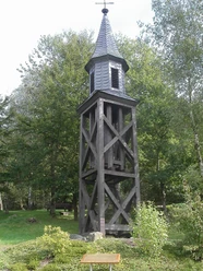 Glockenturm der alten Dorfschule Herkersdorf