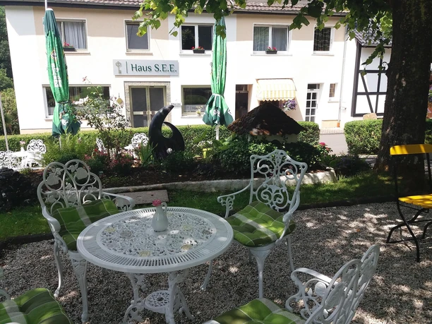 Biergarten im Schatten