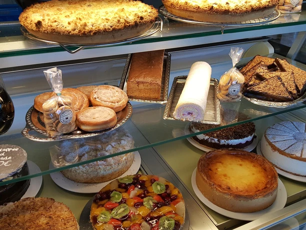 Große Kuchenauswahl im Café Maarblick