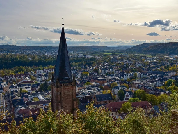 Lutherische Pfarrkirche Marburg von oben