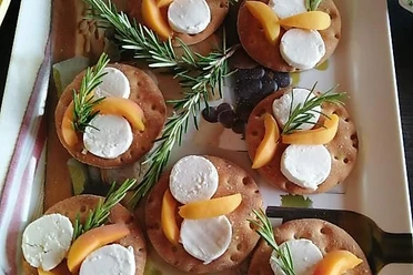 Genusstour: Käse, Wein und saisonale Kräuter
