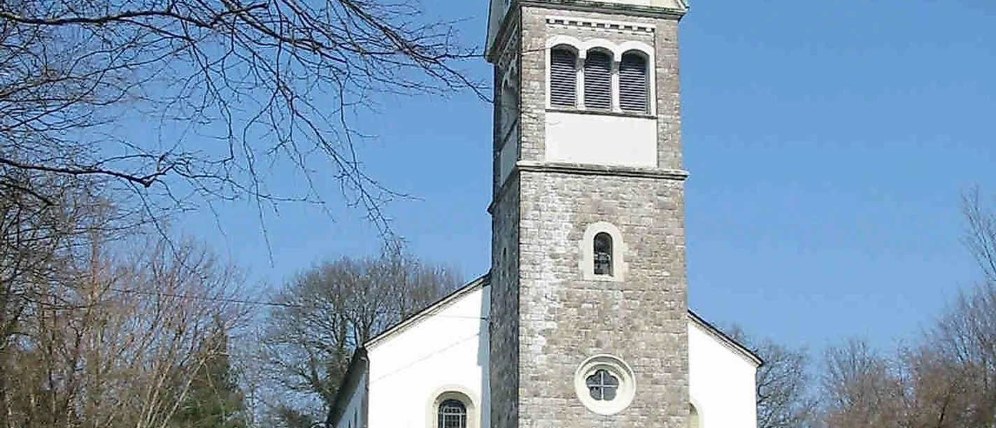 Eingang zur Kirche in Schöneberg