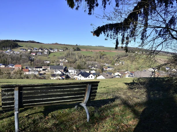 Sitzgelegenheit am Weg