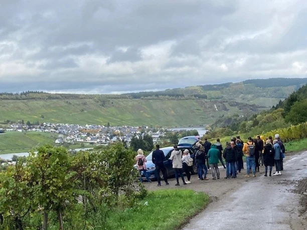 Gäste im Weinberg