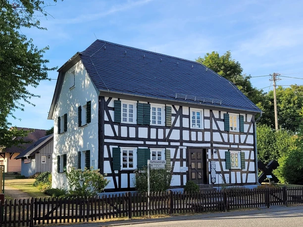 Raiffeisenhaus_Front_2022_Foto VG_Beer (4) Raiffeisenhaus_Front_2022_Foto VG_Beer (4)