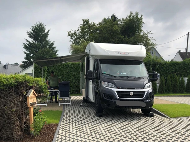 Wohnmobilstellplatz links, Erholungsoase Alt, Geis