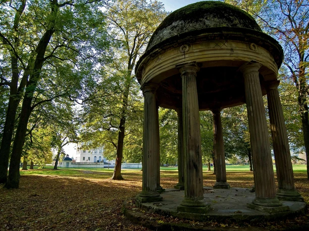 Rundtempel von Schloss Monaise