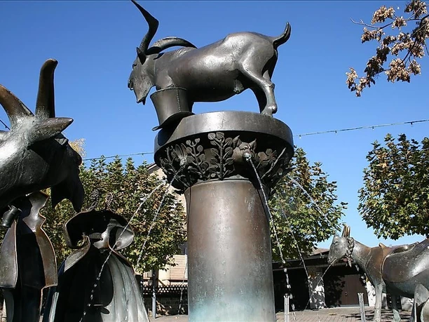 Geißbockbrunnen Deidesheim 1