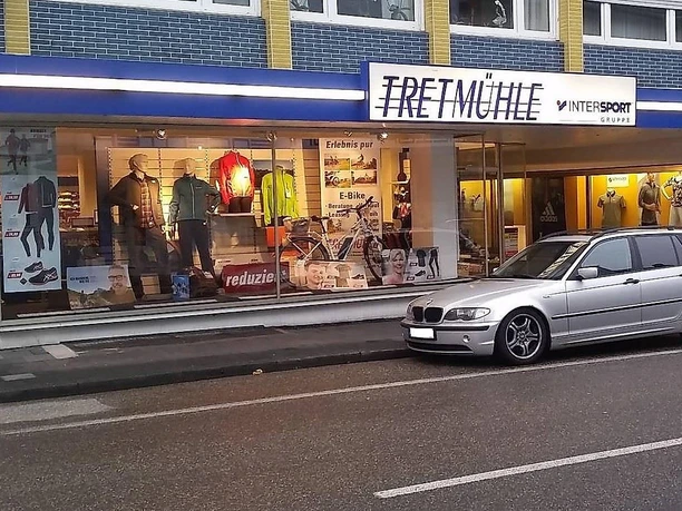 Tretmühle/Intersport, Wissen (Außenansicht)